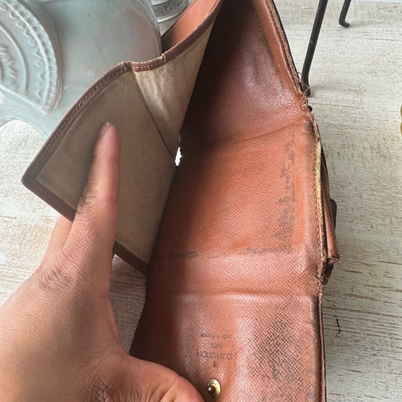 Louis Vuitton Wallet - - Picture 7 of 8